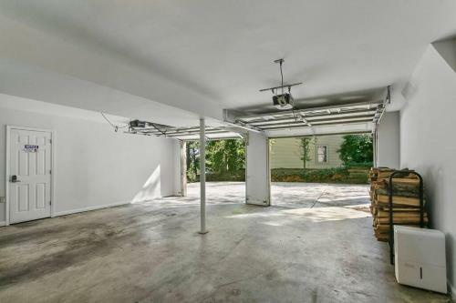 ?yard+bbq ? Garden Tub ? Fireplace ? A/c ? Games ?