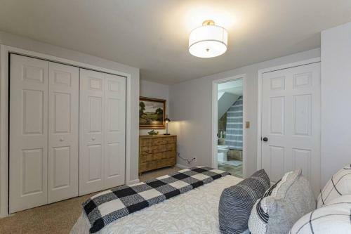 ?yard+bbq ? Garden Tub ? Fireplace ? A/c ? Games ?