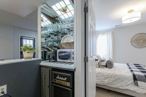 ?yard+bbq ? Garden Tub ? Fireplace ? A/c ? Games ?