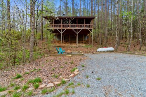 Autumns Hollow - Adorable Rustic Log Cabin Lake View, Pet Friendly