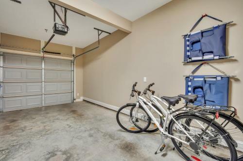 Waterside Retreat - Tons Of Amenities, Close To Everything!