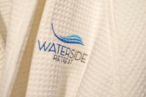 Waterside Retreat - Tons Of Amenities, Close To Everything!