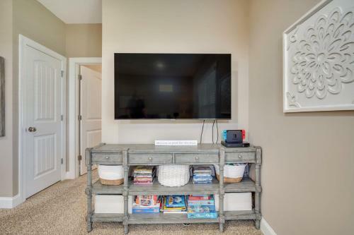 Waterside Retreat - Tons Of Amenities, Close To Everything!