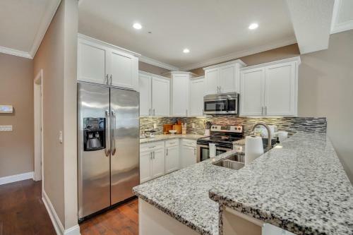 Waterside Retreat - Tons Of Amenities, Close To Everything!
