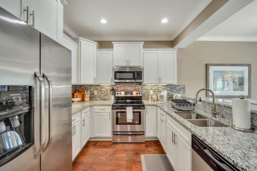 Waterside Retreat - Tons Of Amenities, Close To Everything!
