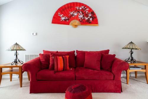 Chateau Allegra-sleep 8-clean, Spacious, & Stylish