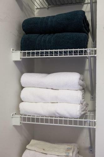 Chateau Allegra-sleep 8-clean, Spacious, & Stylish