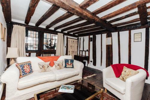 Tudor Cottage ? An Enchanting Unique Stay