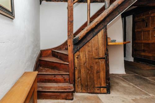 Tudor Cottage ? An Enchanting Unique Stay