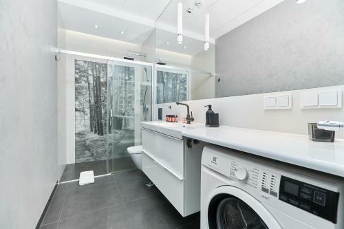 Sky Tower - Luxurious 37th Floor Apartment By Renters