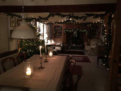 Cosy Cottage With Beams & Inglenook Fireplaces