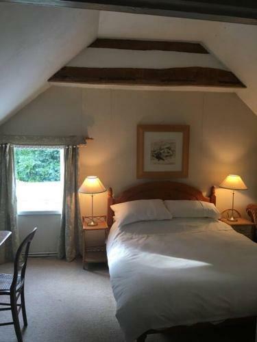 Cosy Cottage With Beams & Inglenook Fireplaces