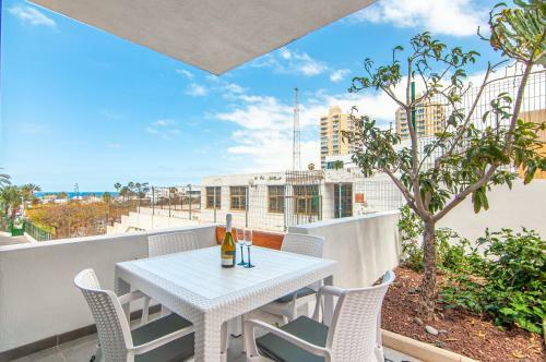 Central 2 Bedroom Apartment Playa De Las Americas
