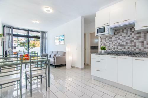 Central 2 Bedroom Apartment Playa De Las Americas