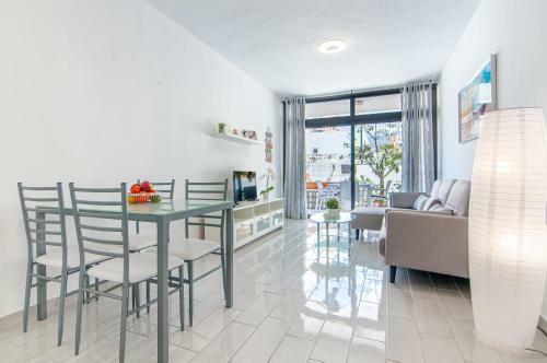 Central 2 Bedroom Apartment Playa De Las Americas