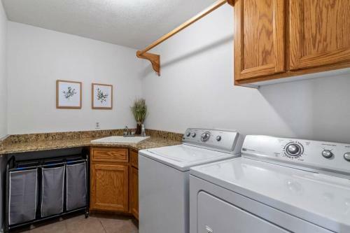 Hubbard Haven - Beautiful Home That Sleeps 30!