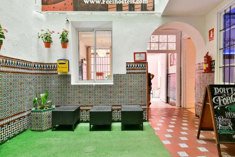Feel Hostels City Center