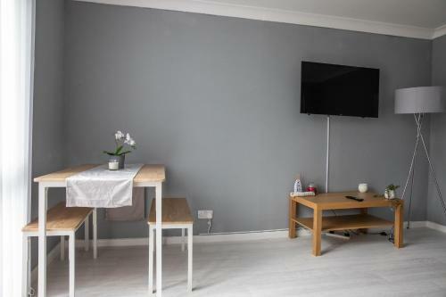 Cosy Modern And Contemporary Home Close To Centre