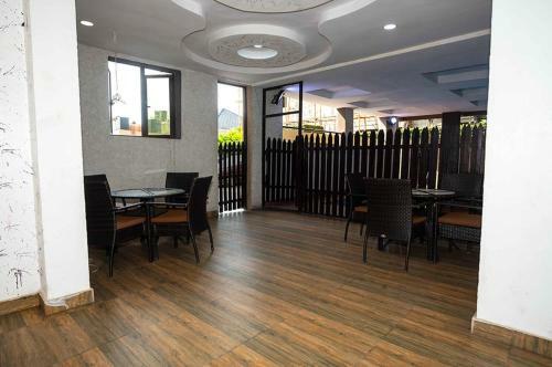 Pistbooking- Astonishing 3 Bedroom Apartment