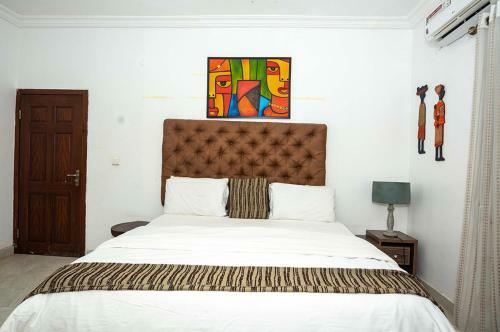 Pistbooking- Astonishing 3 Bedroom Apartment