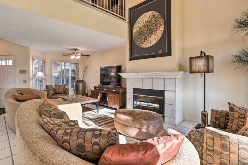 Palm Desert Townhome With Country Club Access!