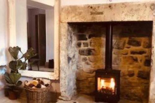 Canal Side Cottage Sleeps Up To 12 Guests