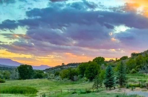 Spacious Luxury Log Home - 25 Min To Skiing, Boating And Trails!
