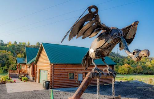 Spacious Luxury Log Home - 25 Min To Skiing, Boating And Trails!