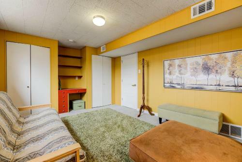 Charming Garden Level Suite With Private Entrance