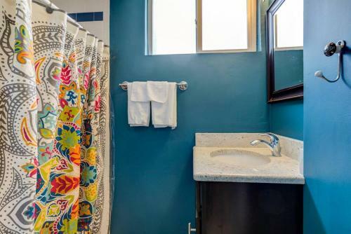 Charming Garden Level Suite With Private Entrance