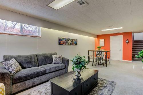 Charming Garden Level Suite With Private Entrance