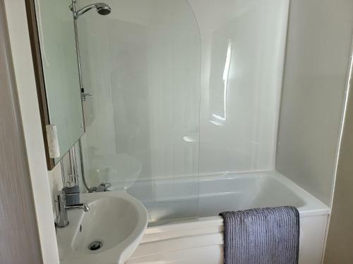 Remarkable 2-bed Lodge In Clacton-on-sea