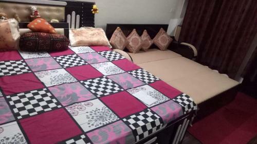 Apartamento Oyo Home 87523 Naini Homes