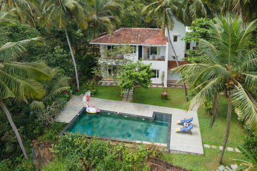 Villa Frangipani On The River