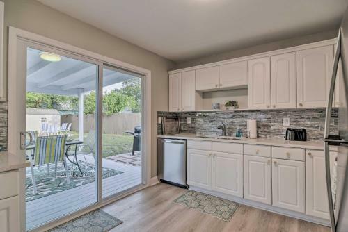 Clearwater Seaside Bungalow Patio And Grill!