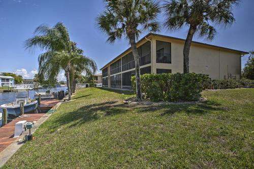 Apartamento Central Cape Coral Condo With Community Pool!