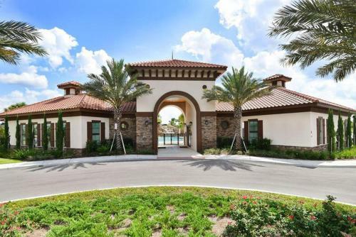 Fabulous Home With Pool At Solterra Resort St5501