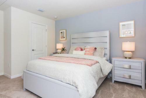 Fabulous Home With Pool At Solterra Resort St5501