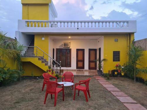 Kartik Homes , Cheerfull 2- Bedroom Cottage With Refreshing View