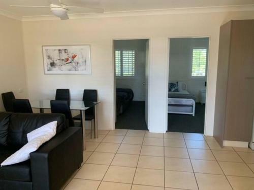 Sunny, 2-bedroom Apartment With Pool, Near Beach