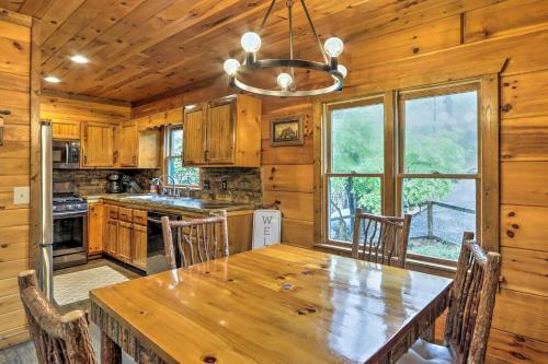 Chic Cherry Goose Lodge With Hot Tub And Deck!