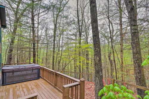 Chic Cherry Goose Lodge With Hot Tub And Deck!