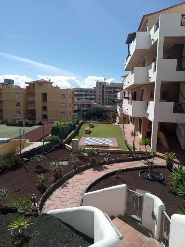 Apartment With Pool And Gardens Near The Coast