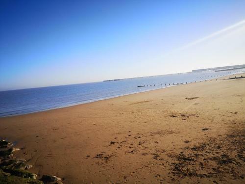 Lovely 2-bed Apartment In Walton On The Naze