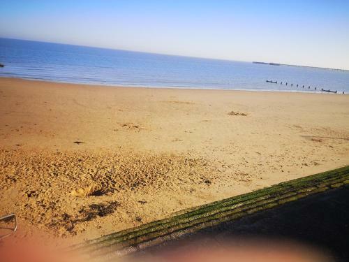 Lovely 2-bed Apartment In Walton On The Naze