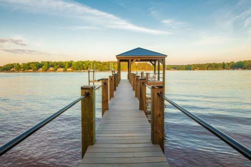 Southern Sunrise By Stay Lake Norman