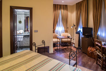 Hostal Paris