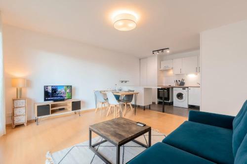 La Madeleine - Nice Spacious Apartment With Parking And Balcony!