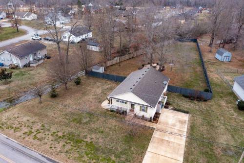 Single-story Manchester Home Close To Parks!