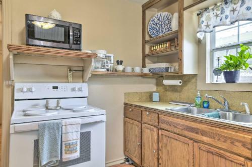 Coastal Aransas Pass Cottage About 9 Mi To Beach!